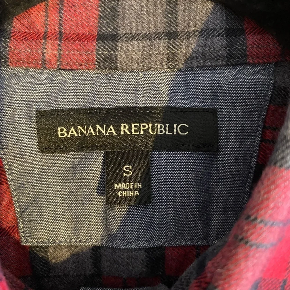 BANANA REPUBLIC Men's Small Red Gray Plaid lightweight flannel button up shirt